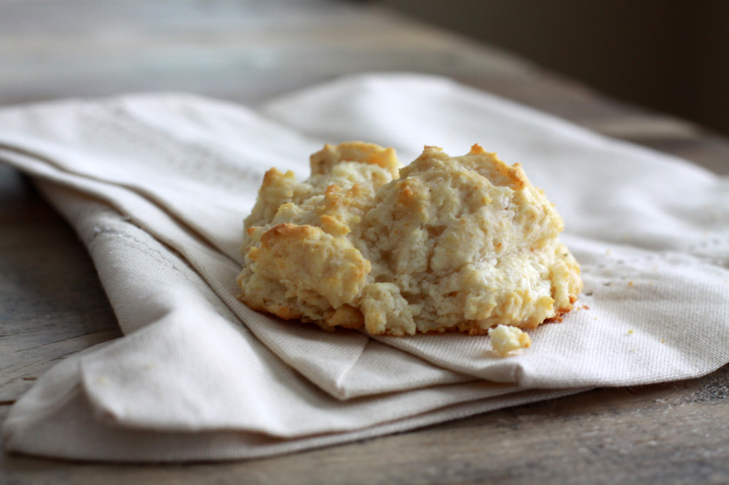 Cheddar_Bay_Biscuit_1